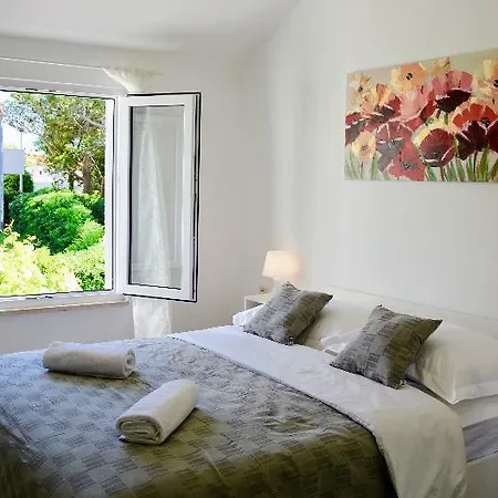 Tina Apartment *